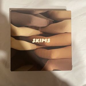 Sculpting legging below the knee